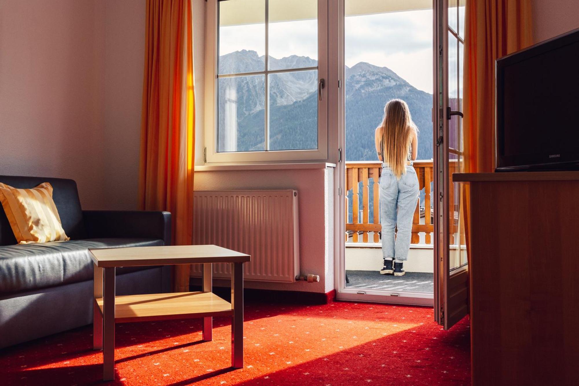 Hotel Alpen-Royal Йерценс Екстериор снимка