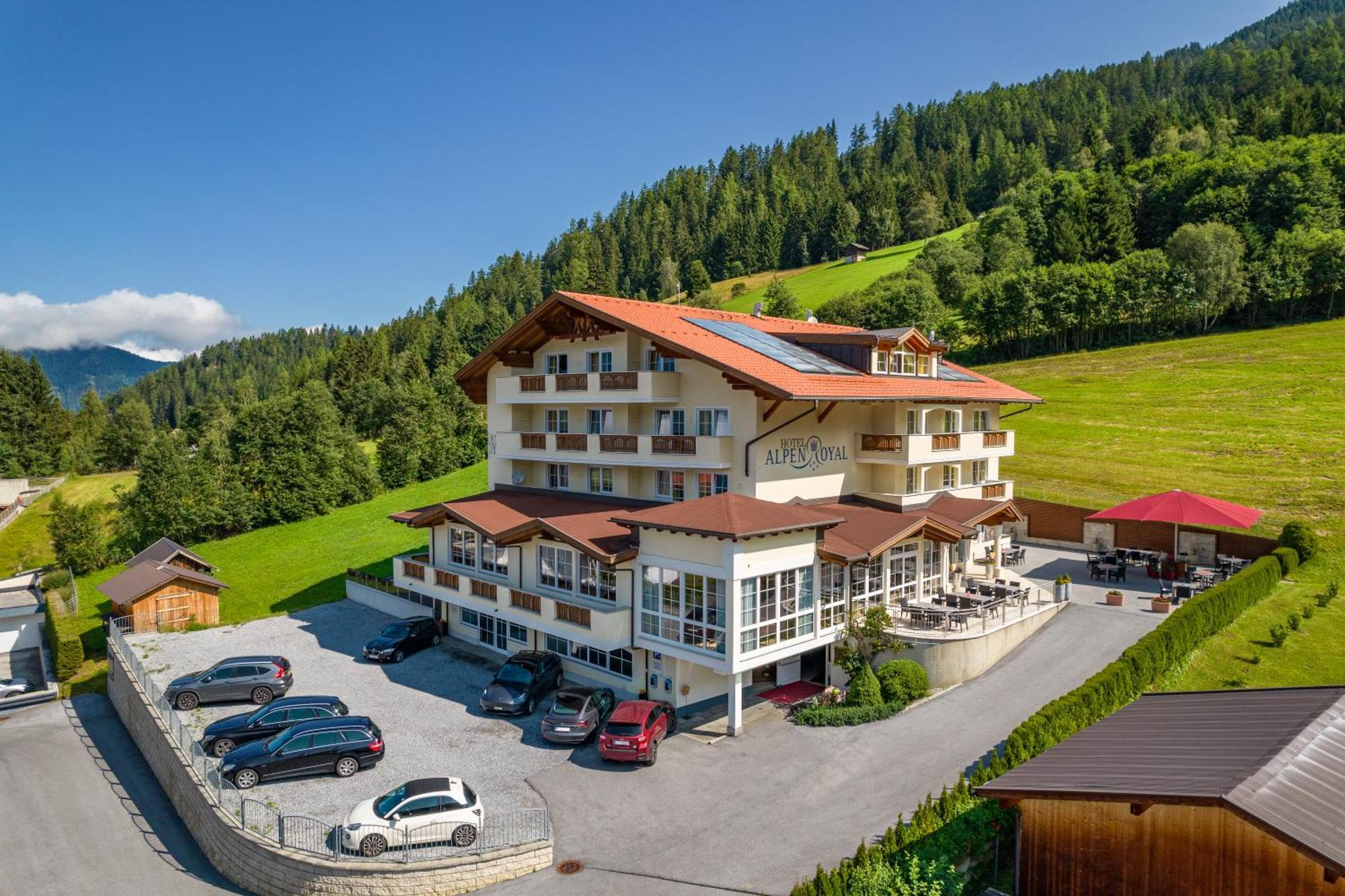 Hotel Alpen-Royal Йерценс Екстериор снимка