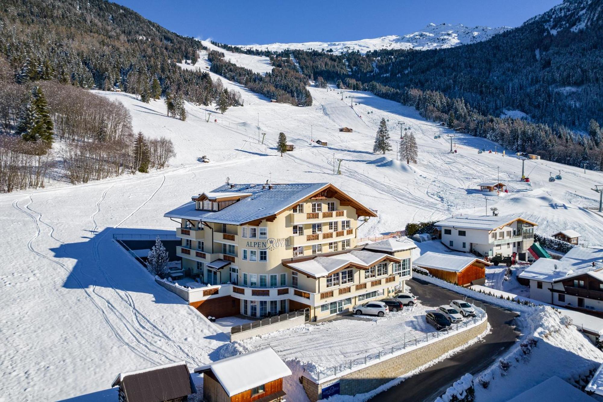 Hotel Alpen-Royal Йерценс Екстериор снимка