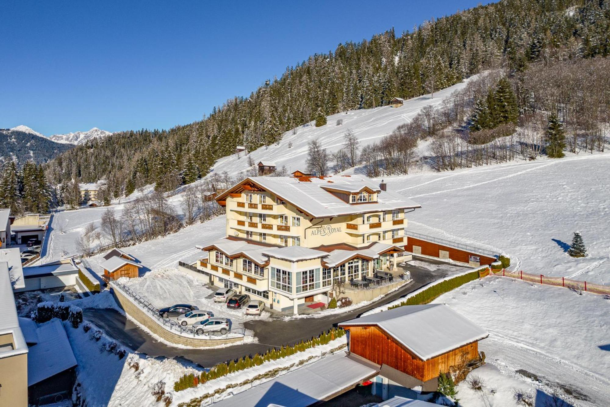 Hotel Alpen-Royal Йерценс Екстериор снимка